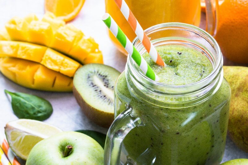 green smoothie in mason jar, mango apple kiwi