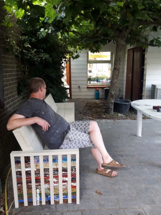 Zitbank in mozaïek